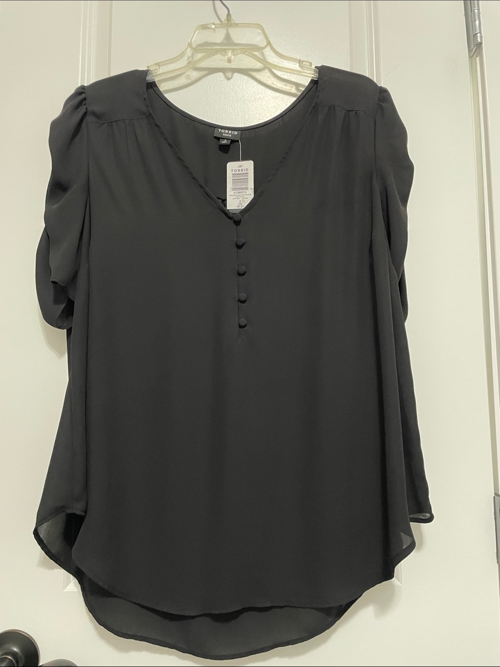 Torrid Black V-Neck Button-Front Puff Sleeve Blouse